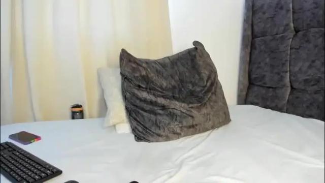 Image 7 of bella_thequeen Stream on Chaturbate on 2 months ago