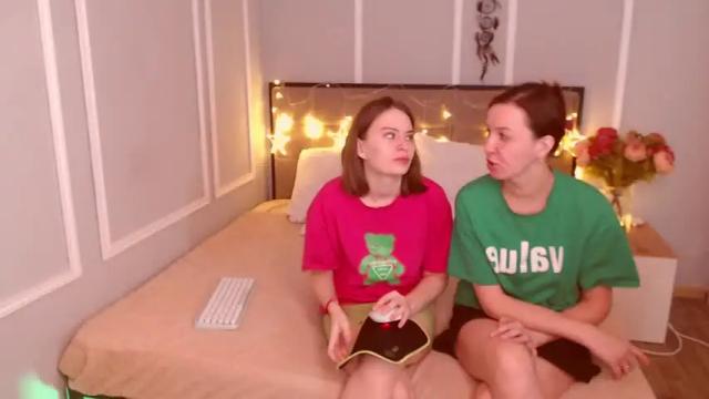 Image 2 of bella_x_kate Stream on Chaturbate on 23 months ago