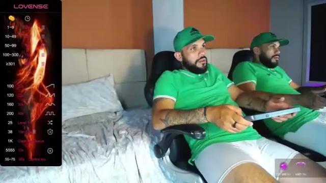 Image 4 of bellaanddrake Stream on Chaturbate on 14 months ago