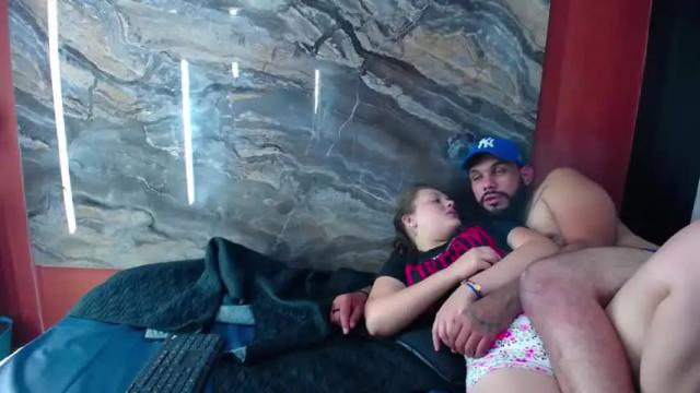 Image 3 of bellaanddrake Stream on Chaturbate on 14 months ago