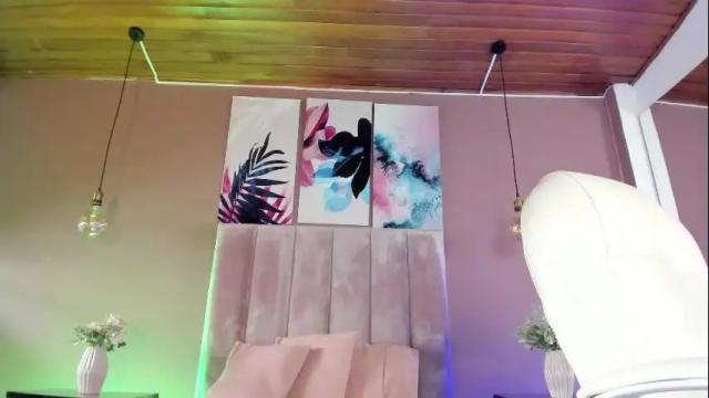 Image 12 of bellaclaiir Stream on Chaturbate on 22 days ago