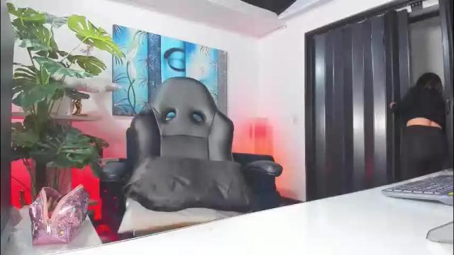 Image 4 of belladiamond18 Stream on Chaturbate on 8 days ago