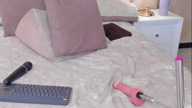 Image 3 of bellafontana Stream on Chaturbate on 2 months ago