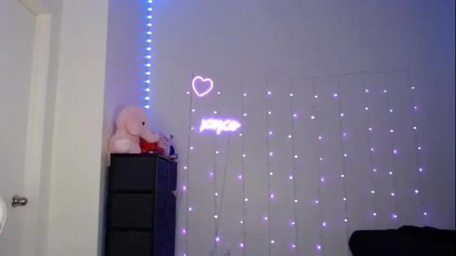 Image 12 of bellamonroee Stream on Chaturbate on 14 days ago