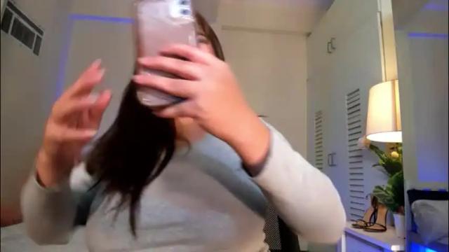 Image 3 of bellaswildcummer Stream on Chaturbate on 1 month ago