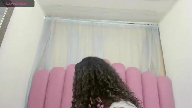 Image 11 of bellatriscolins Stream on Chaturbate on 18 months ago