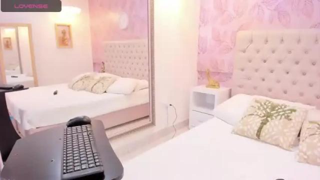 Image 8 of bellattrix_ Stream on Chaturbate on 21 months ago