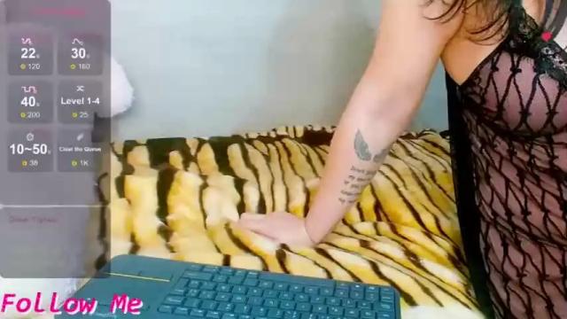 Image 3 of bellatuabrunette Stream on Chaturbate on 23 months ago