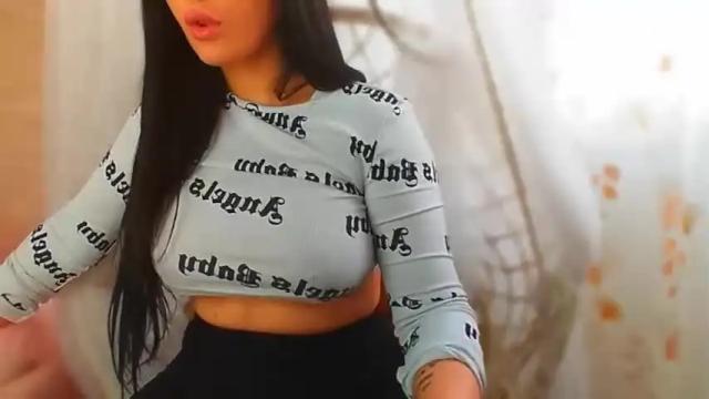 Image 11 of bellatuabrunette Stream on Chaturbate on 22 months ago