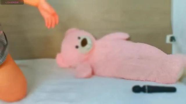 Image 4 of bellatuabrunette Stream on Chaturbate on 21 months ago