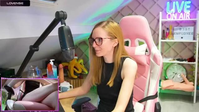 Image 12 of belle_alice Stream on Chaturbate on 16 months ago