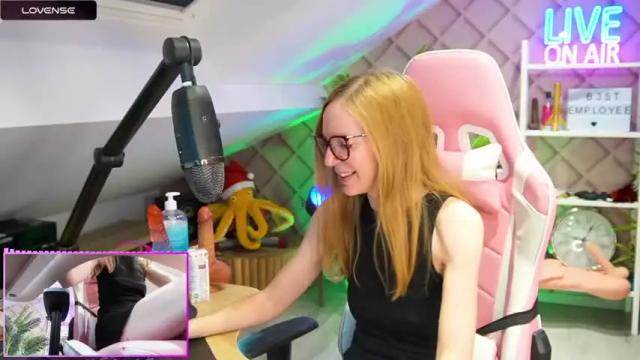 Image 3 of belle_alice Stream on Chaturbate on 16 months ago