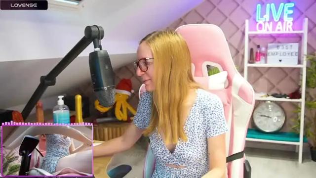 Image 11 of belle_alice Stream on Chaturbate on 15 months ago