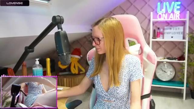 Image 12 of belle_alice Stream on Chaturbate on 15 months ago