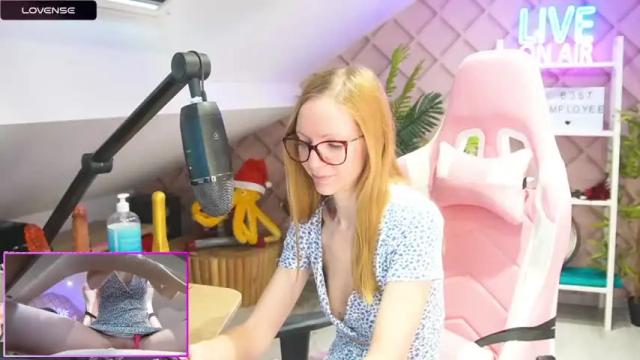 Image 8 of belle_alice Stream on Chaturbate on 15 months ago