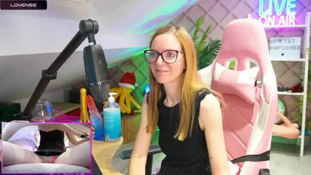 Image 3 of belle_alice Stream on Chaturbate on 15 months ago