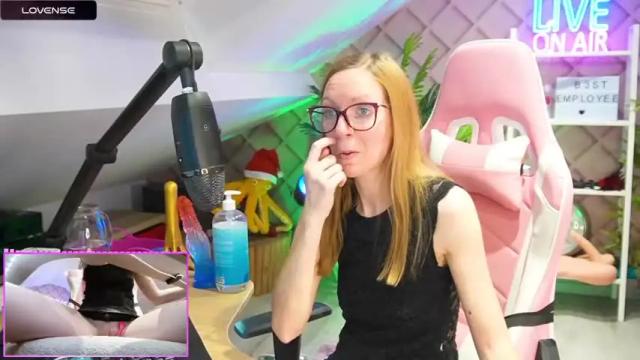 Image 4 of belle_alice Stream on Chaturbate on 15 months ago