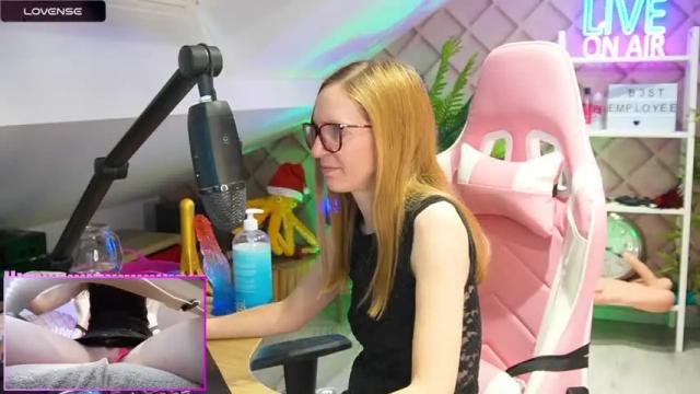 Image 6 of belle_alice Stream on Chaturbate on 15 months ago