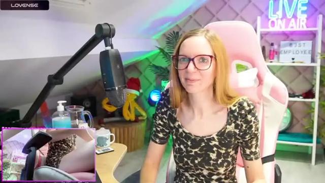 Image 2 of belle_alice Stream on Chaturbate on 15 months ago