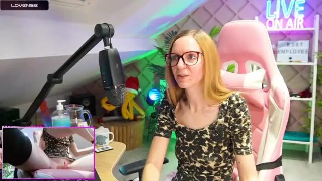 Image 3 of belle_alice Stream on Chaturbate on 15 months ago