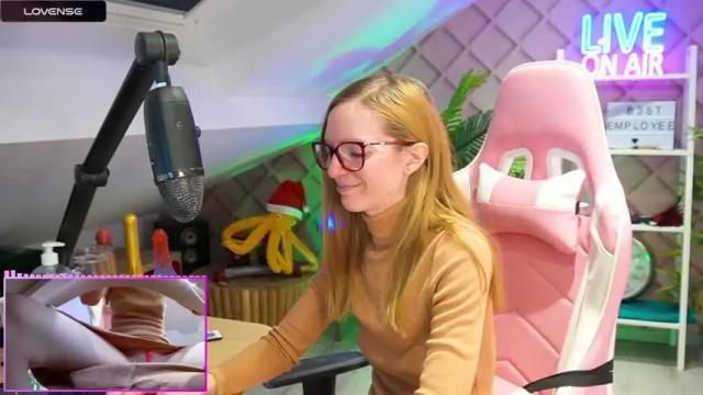 Image 3 of belle_alice Stream on Chaturbate on 15 months ago
