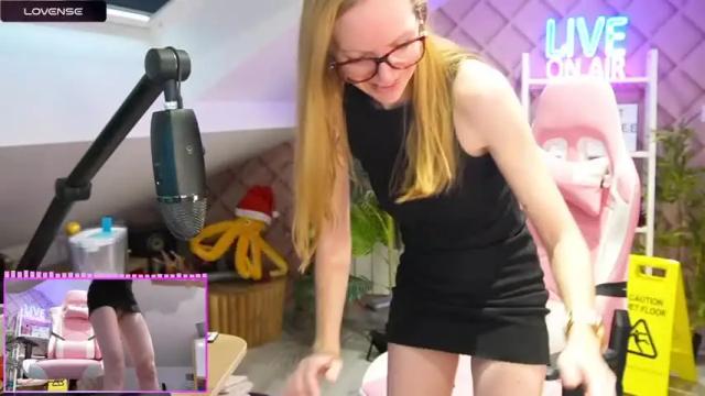 Image 2 of belle_alice Stream on Chaturbate on 14 months ago