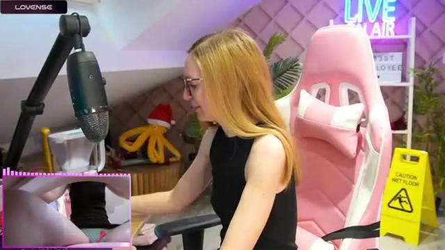 Image 3 of belle_alice Stream on Chaturbate on 14 months ago