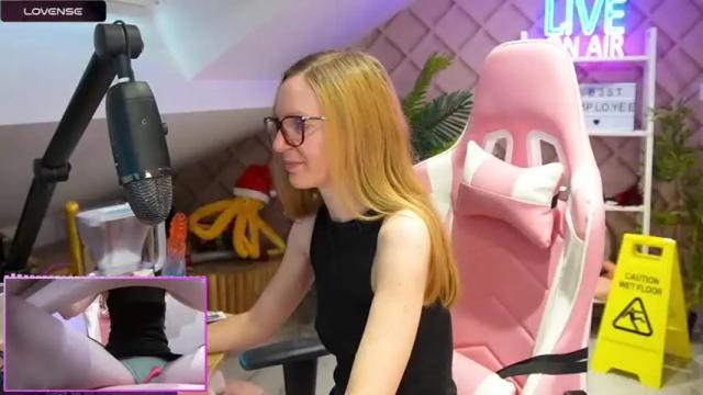 Image 6 of belle_alice Stream on Chaturbate on 14 months ago
