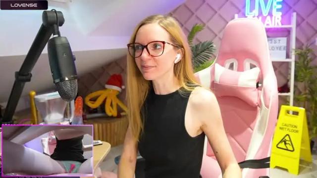 Image 8 of belle_alice Stream on Chaturbate on 14 months ago