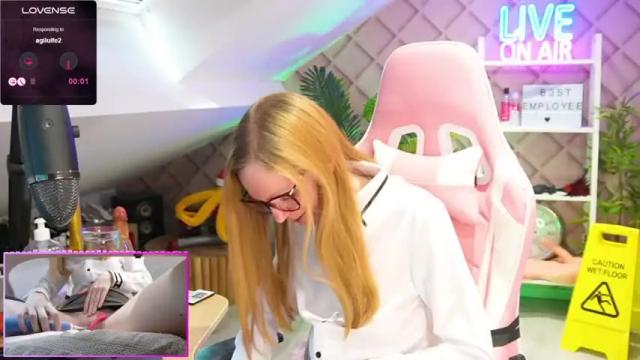 Image 11 of belle_alice Stream on Chaturbate on 14 months ago