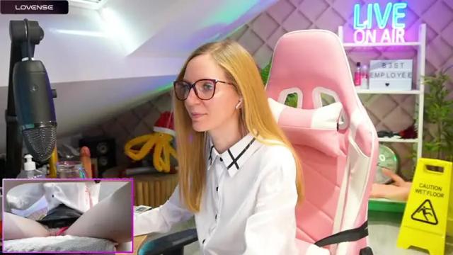 Image 3 of belle_alice Stream on Chaturbate on 14 months ago