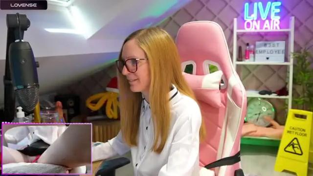 Image 6 of belle_alice Stream on Chaturbate on 14 months ago