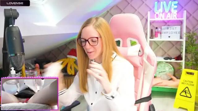 Image 8 of belle_alice Stream on Chaturbate on 14 months ago