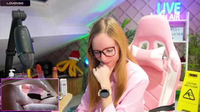 Image 11 of belle_alice Stream on Chaturbate on 14 months ago