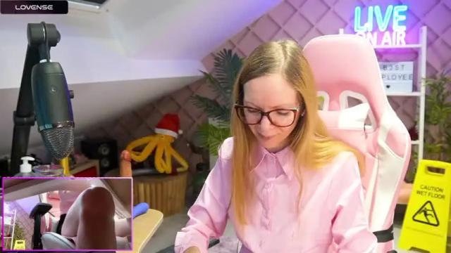 Image 3 of belle_alice Stream on Chaturbate on 14 months ago