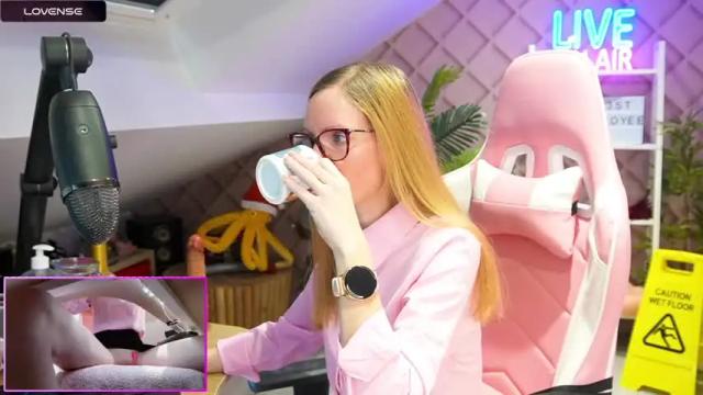 Image 4 of belle_alice Stream on Chaturbate on 14 months ago