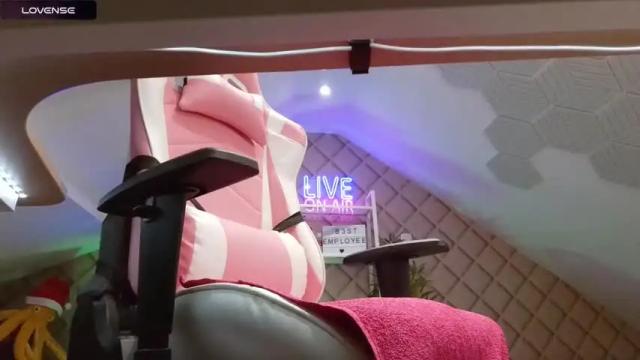 Image 11 of belle_alice Stream on Chaturbate on 13 months ago