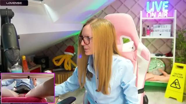 Image 2 of belle_alice Stream on Chaturbate on 13 months ago