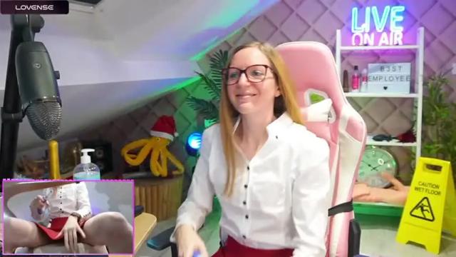Image 12 of belle_alice Stream on Chaturbate on 13 months ago