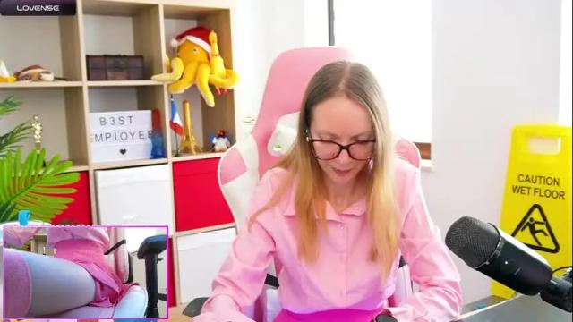 Image 3 of belle_alice Stream on Chaturbate on 1 month ago