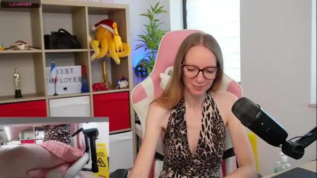 Image 2 of belle_alice Stream on Chaturbate on 4 months ago