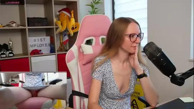 Image 2 of belle_alice Stream on Chaturbate on 3 months ago
