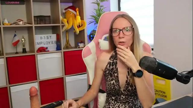 Image 2 of belle_alice Stream on Chaturbate on 3 months ago