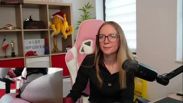Image 2 of belle_alice Stream on Chaturbate on 3 months ago