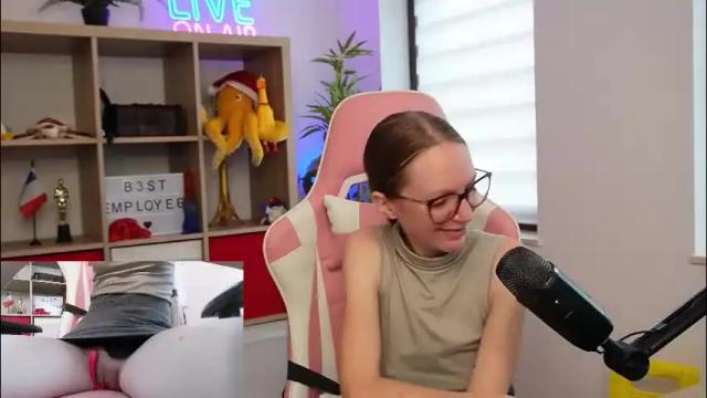 Image 12 of belle_alice Stream on Chaturbate on 2 months ago