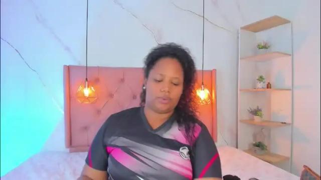 Image 2 of belle_brunette Stream on Chaturbate on 1 month ago