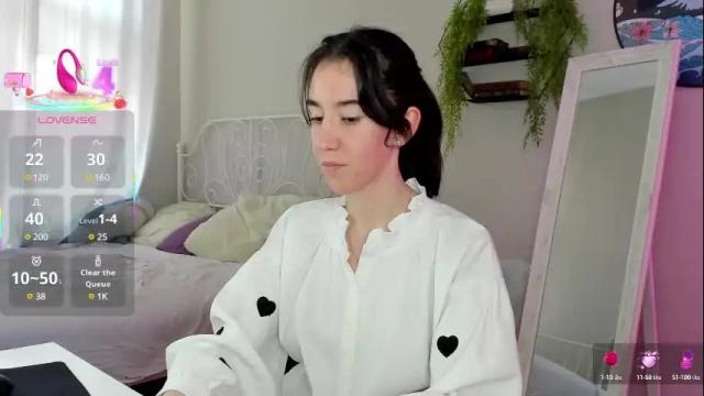 Image 2 of belle_via Stream on Chaturbate on 4 months ago