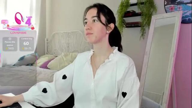 Image 6 of belle_via Stream on Chaturbate on 4 months ago