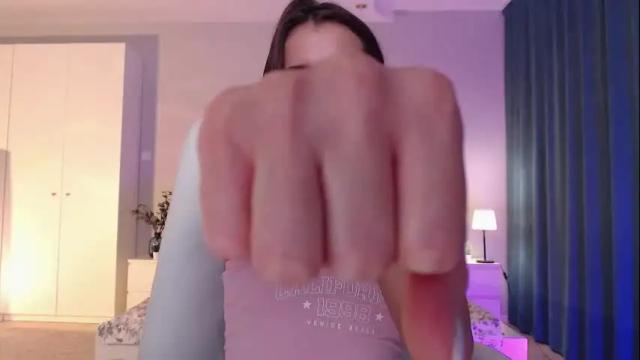 Image 2 of bellla_haddid Stream on Chaturbate on 18 days ago
