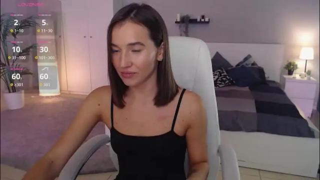 Image 2 of bellla_haddid Stream on Chaturbate on 2 months ago